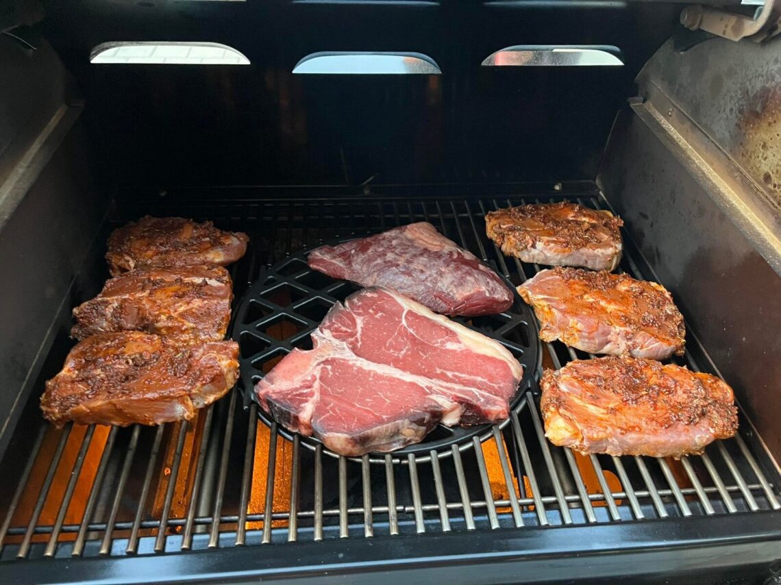 Marinované maso na grilu Marinované vepřové maso na grilu