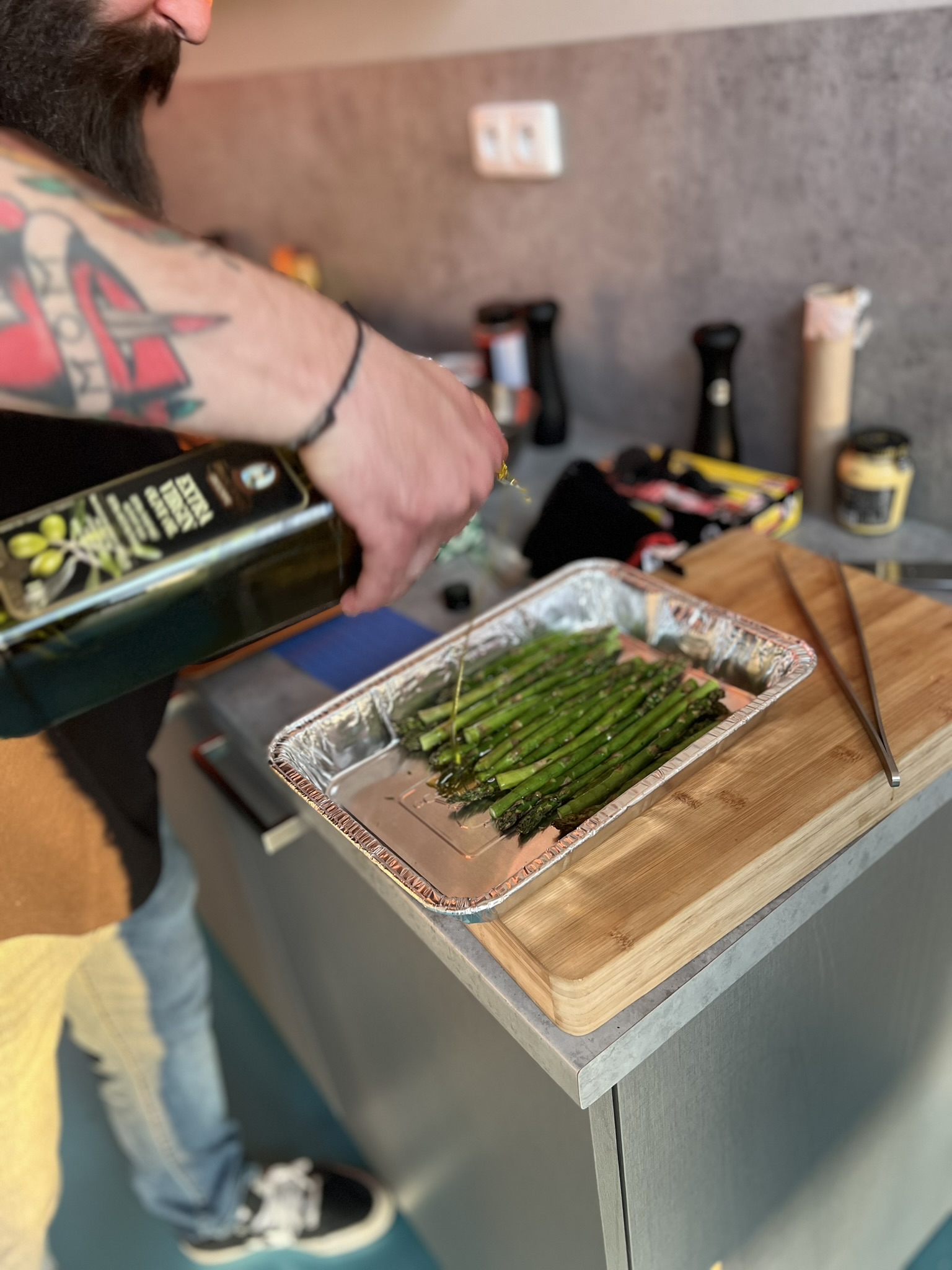 Chřest na grilu - dochucení