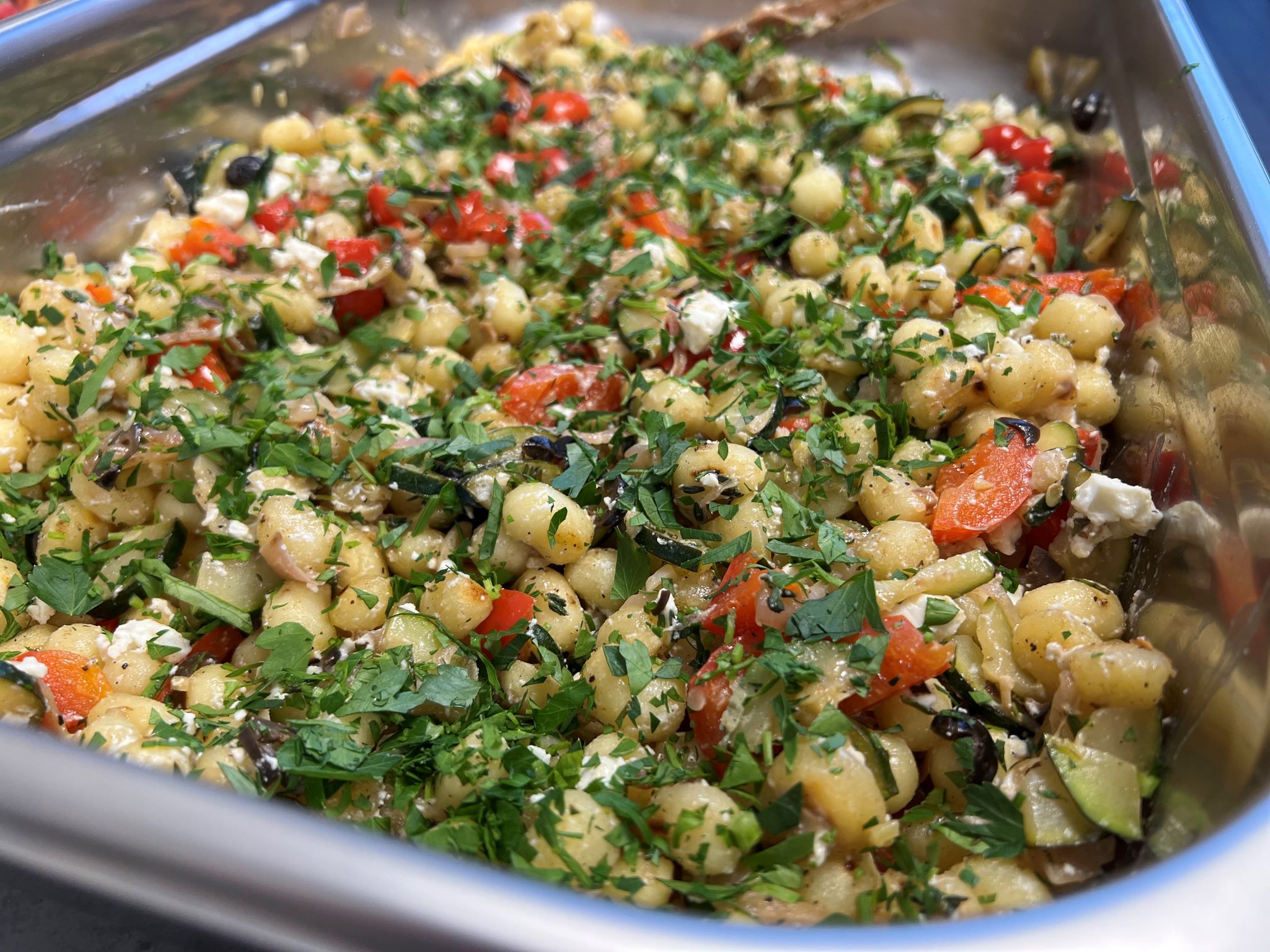 Grilované Gnocchi se zeleninou a fetou - hotové Grilované Gnocchi se zeleninou a fetou - hotové