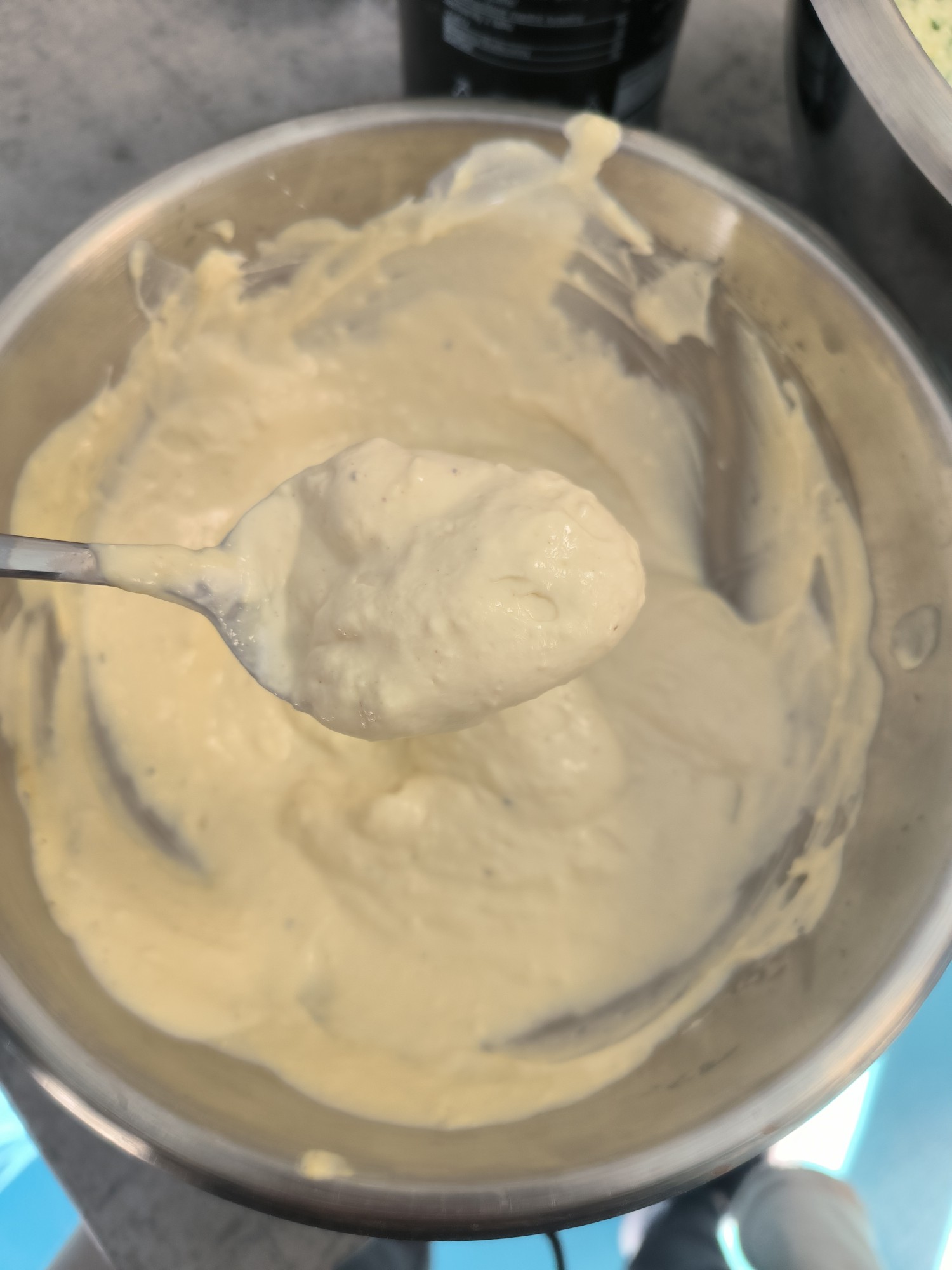 Recept na česnekový jogurtový dip