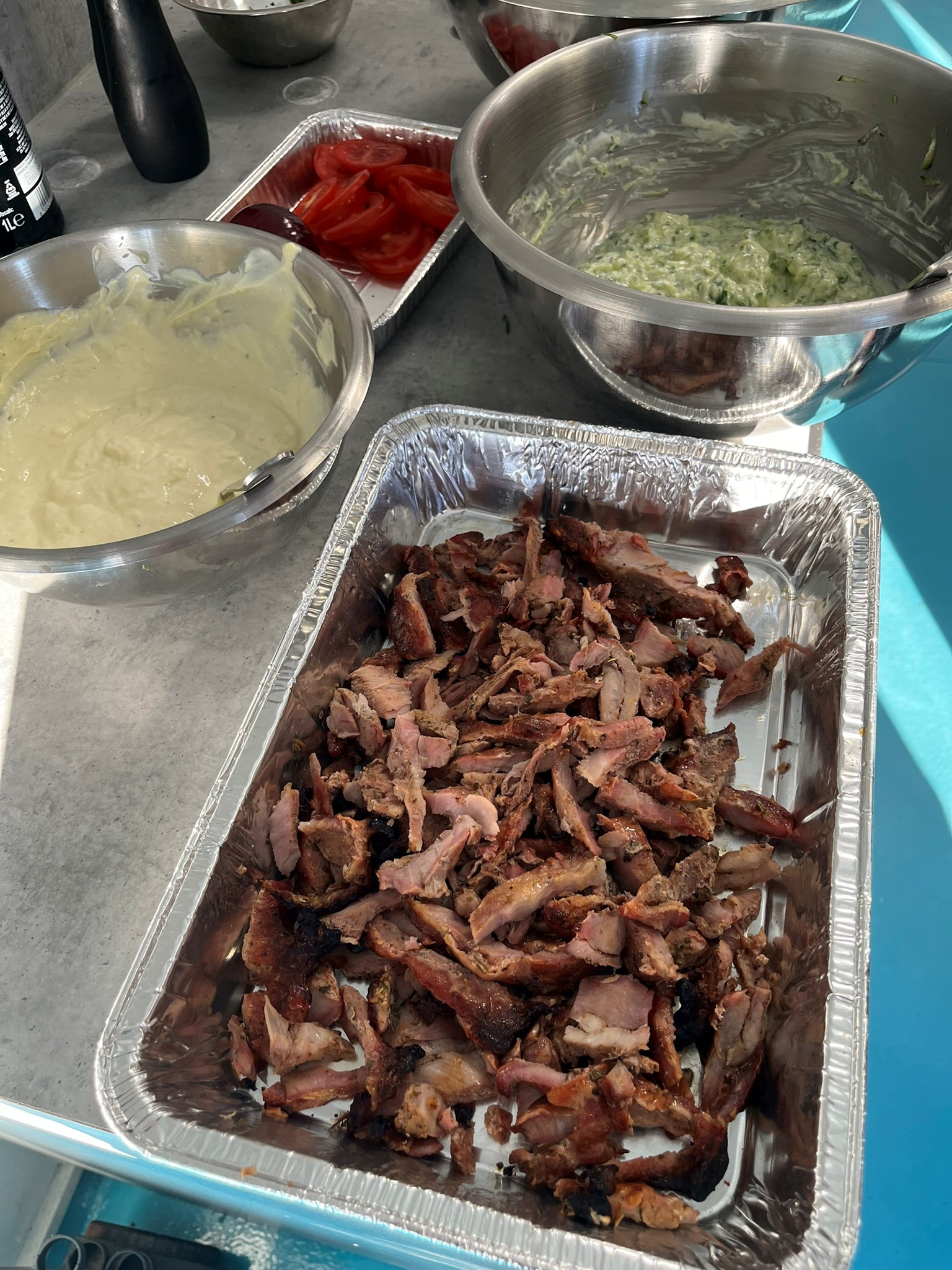 Vepřový gyros na grilu - připraveno k servírování