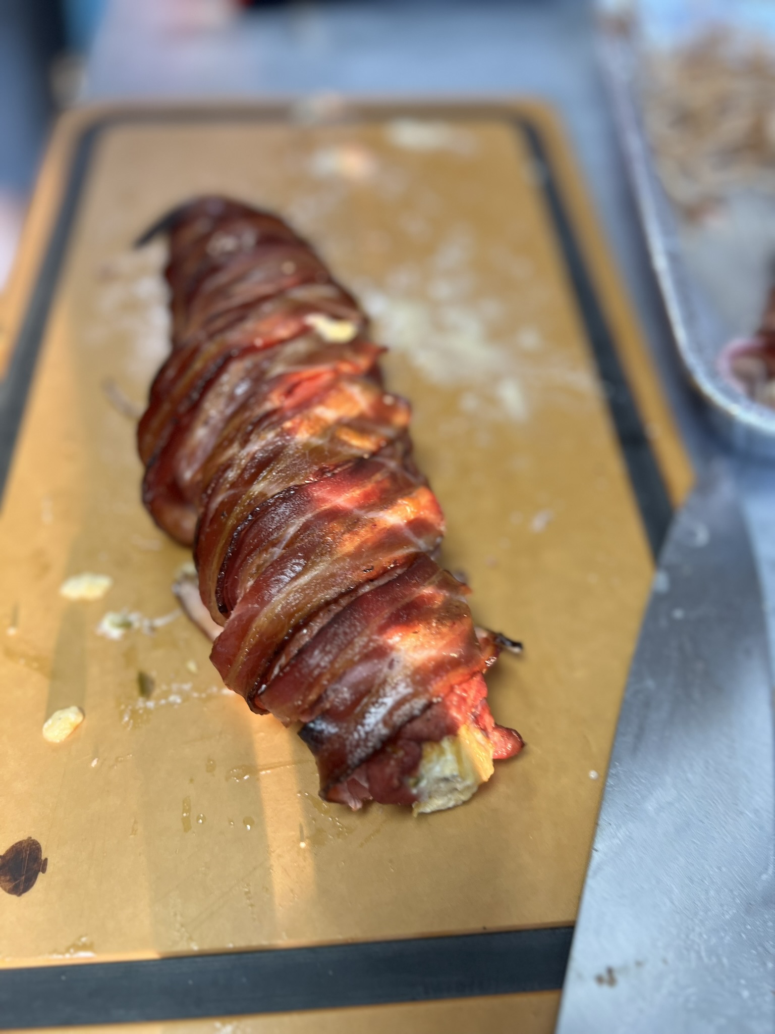 Vepřová panenka na grilu obalená ve slanině - hotová