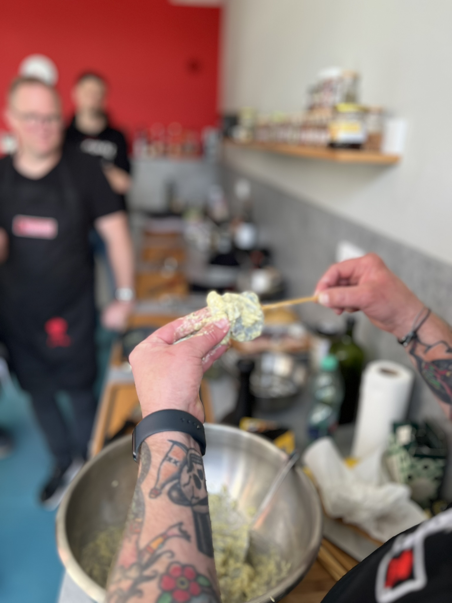 Krevetové špízy na grilu - napichování na špíz