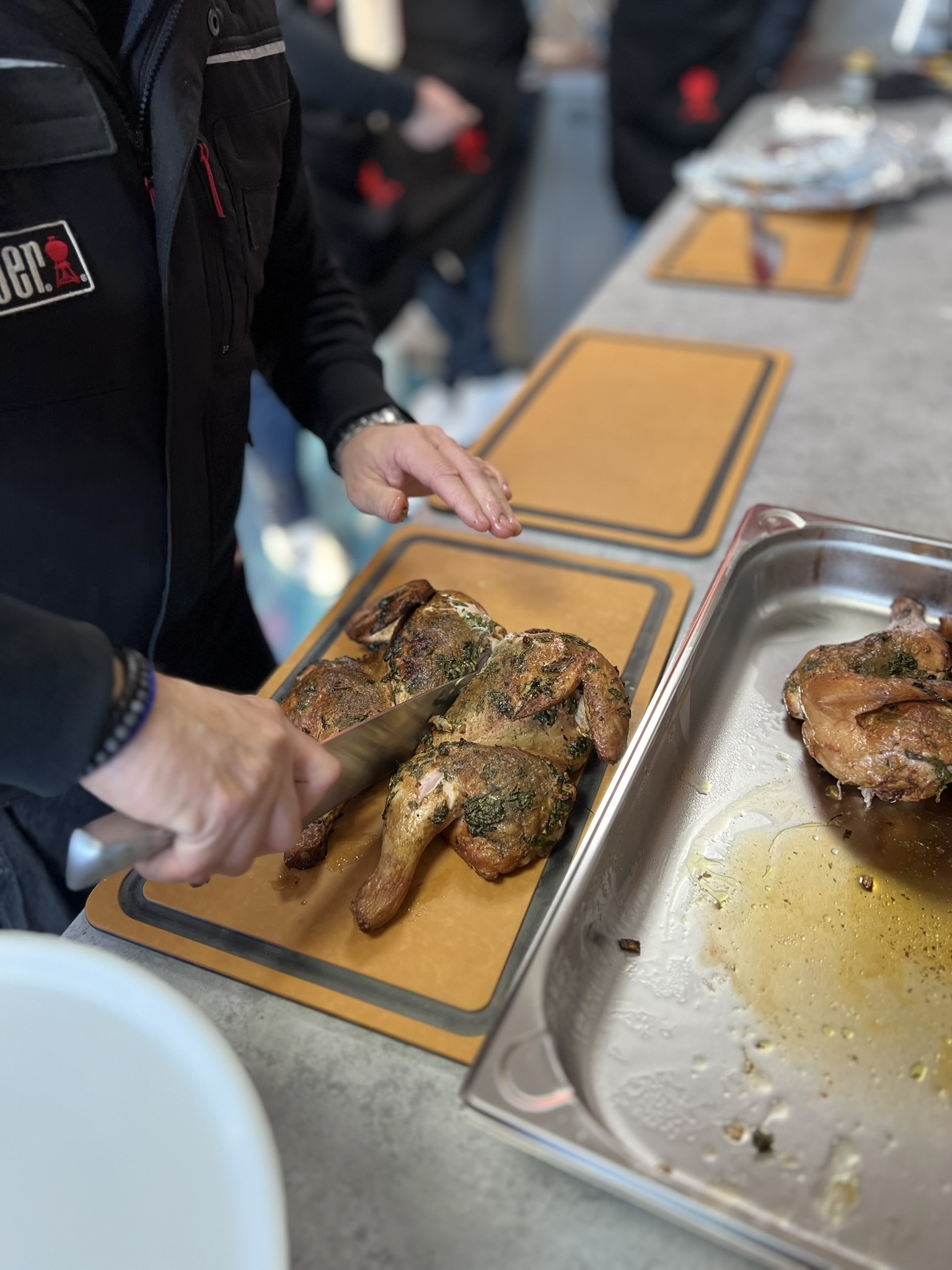 Kuře grilované na motýlka - porcování Kuře grilované na motýlka - porcování