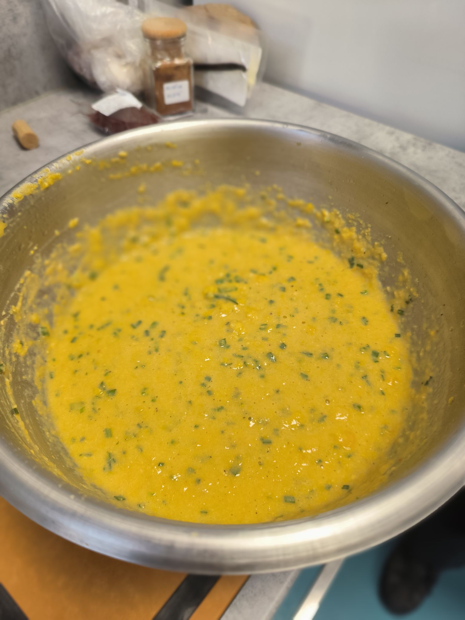 Recept na kukuřičné placky na grilu Připravené těsto na kukuřiční placky na grilu