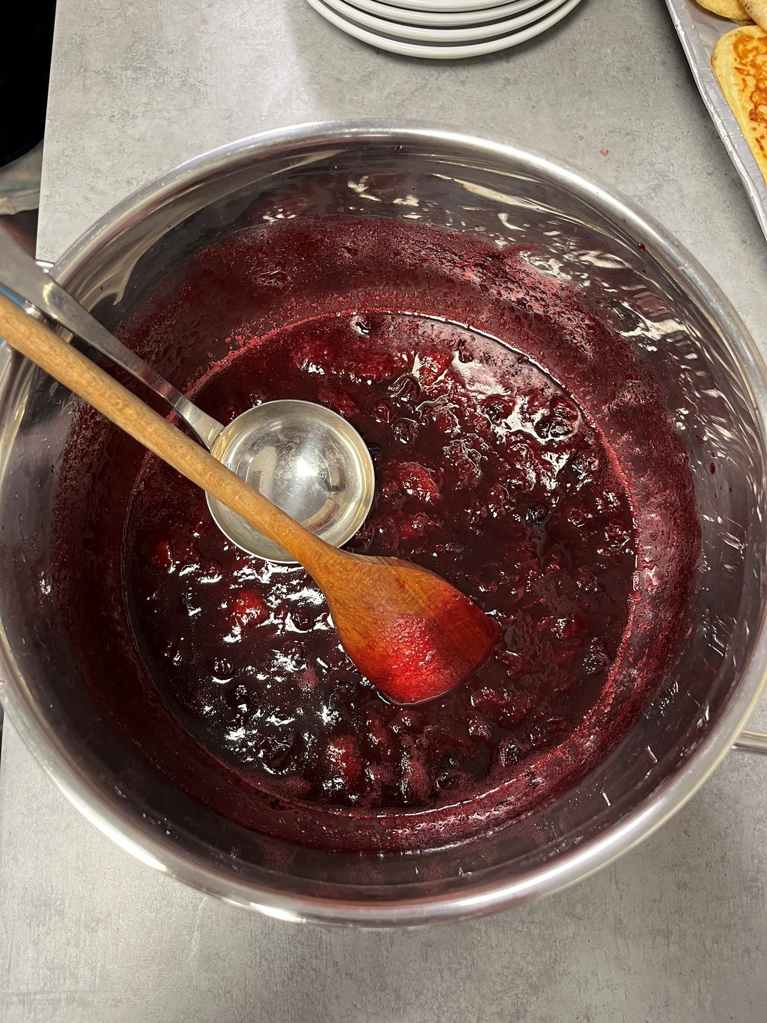 Rychlé lívance - recept s lesním ovocem - hotové coulis Rychlé lívance - recept s lesním ovocem - hotové coulis