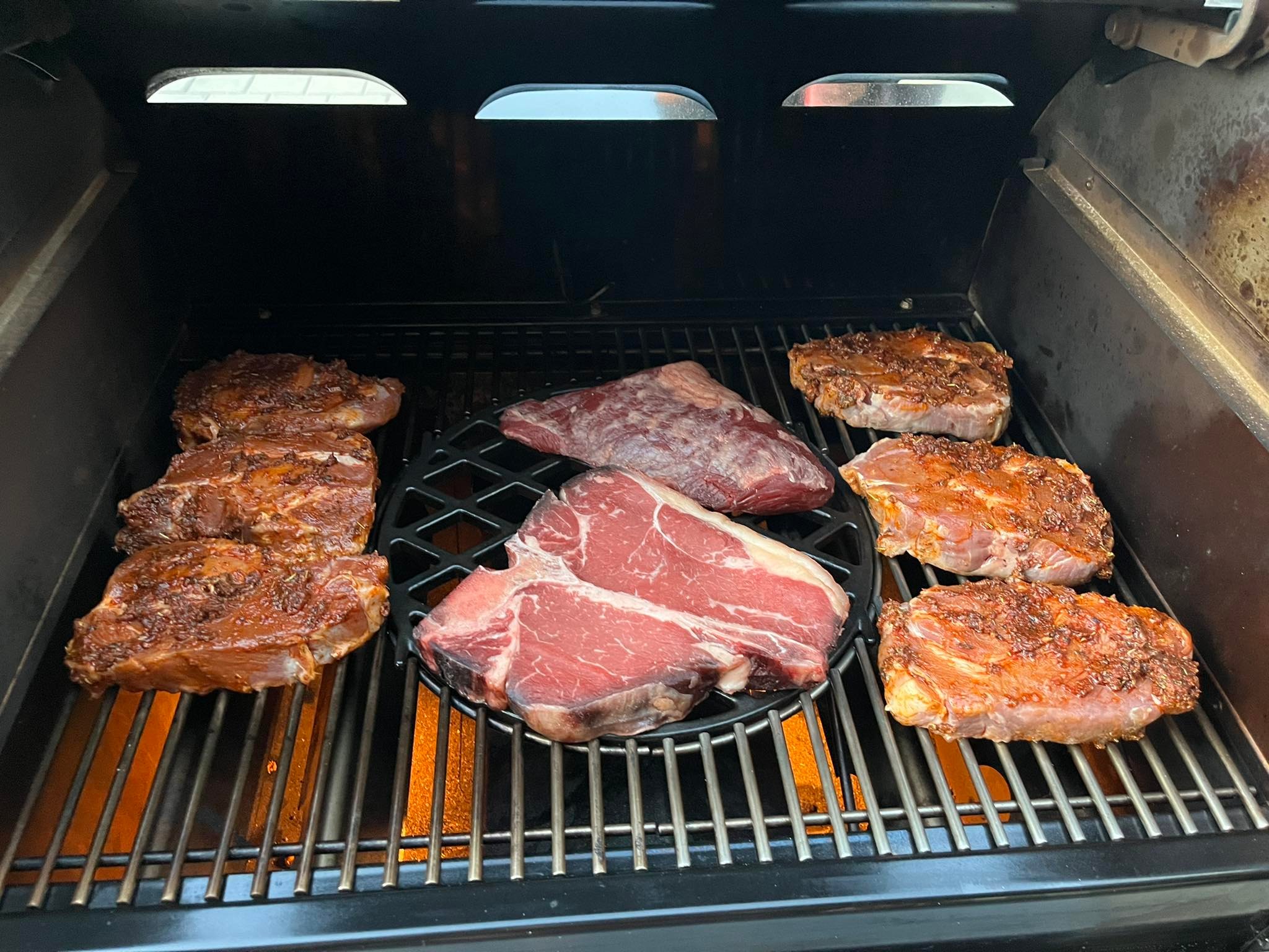 Grilování T-Bone Steaku - na grilu Grilování T-Bone Steaku - na grilu