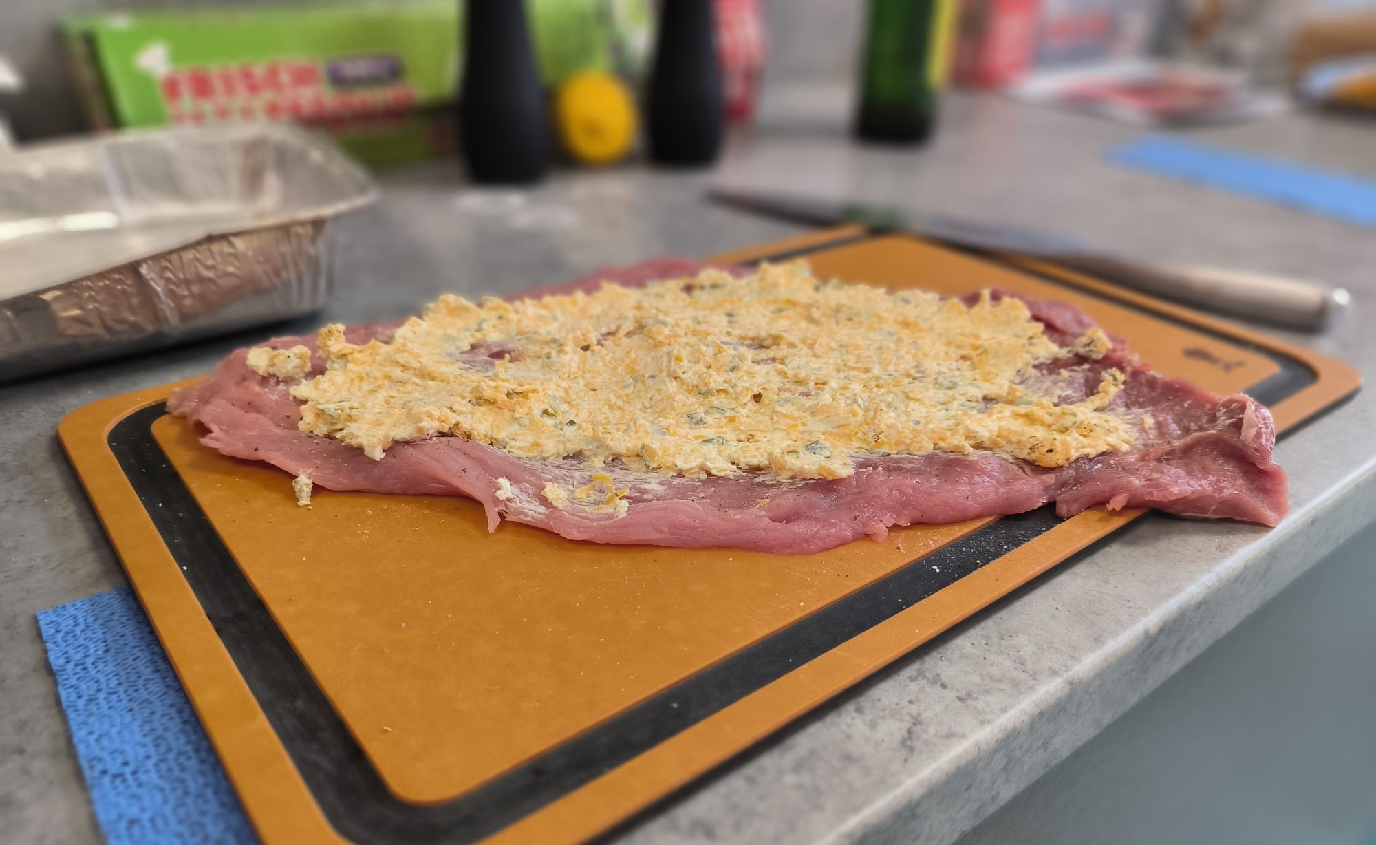 Vepřová panenka na grilu obalená ve slanině - nadívání Vepřová panenka na grilu obalená ve slanině - nadívání