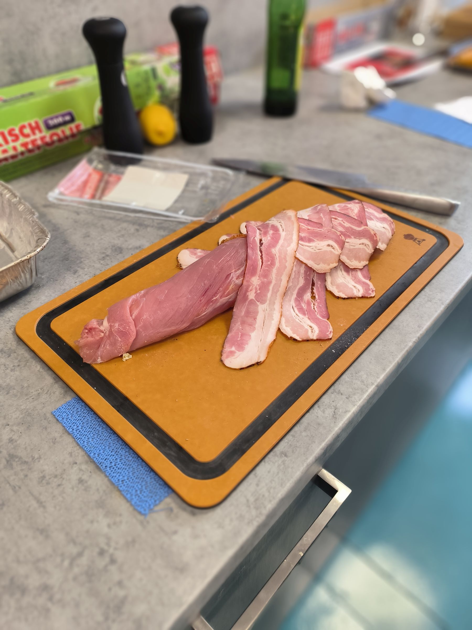 Vepřová panenka na grilu obalená ve slanině - omotání Vepřová panenka na grilu obalená ve slanině - omotání