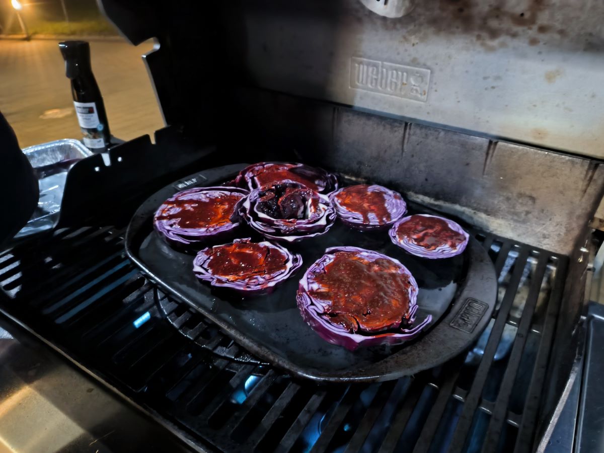 Grilované zelí - potřené na grilu
