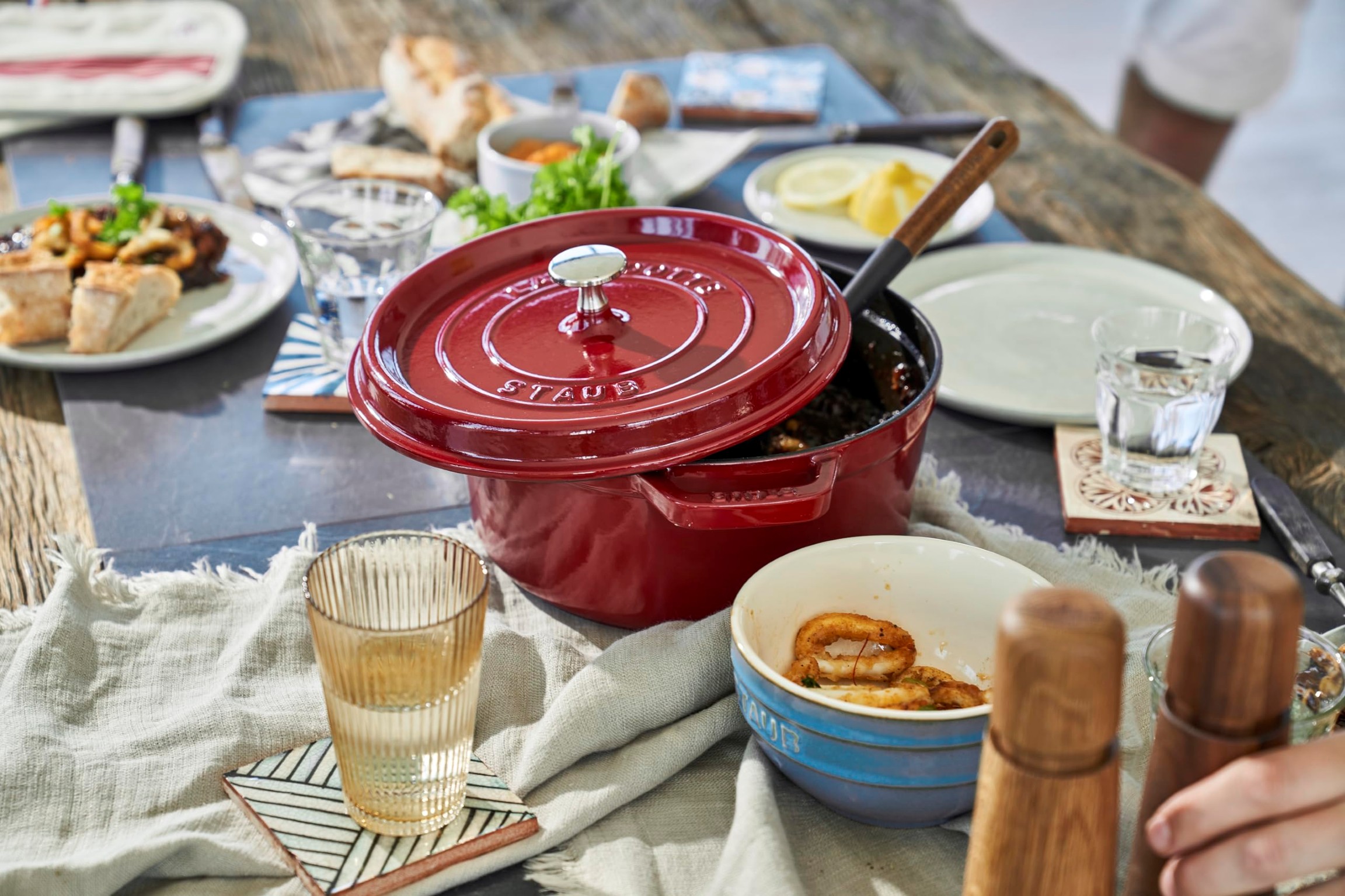 Porcelánem smaltované litinové hrnce Staub