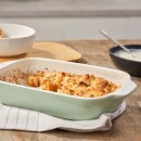 KitchenAid pekáč s dřevěným víkem - střední, pistáciová