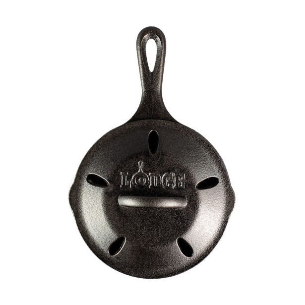 Litinová děrovaná pánev Lodge 16 cm na uzení s děrovanou pokličkou